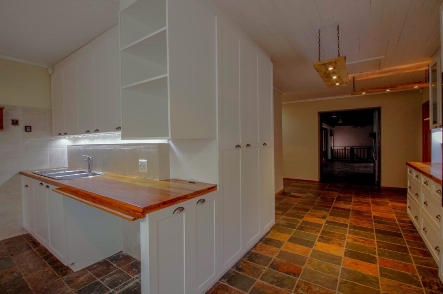 5 Bedroom Property for Sale in Paradise Beach Eastern Cape